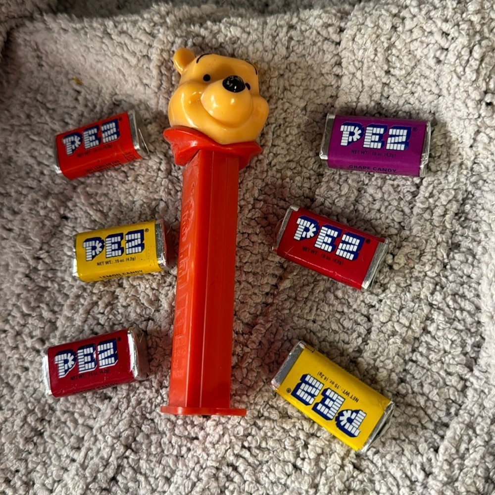 Vintage Winnie the Poo Pez Dispenser with 6 Pez Packets